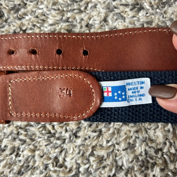 Bundle of two men’s vintage belts in navy blue cloth and brown leather - Picture 5 of 6